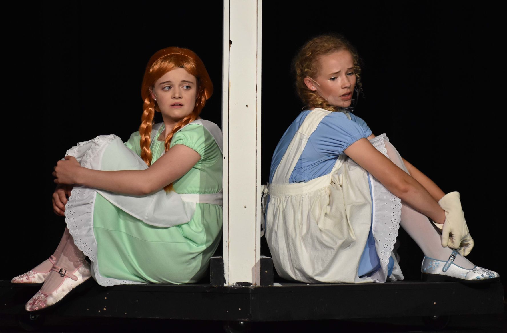 Frozen 1 Elsa and Anna.jpg